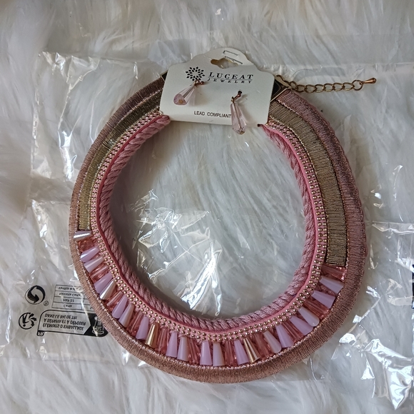 Jewelry - NEW Women pink statment big necklace set